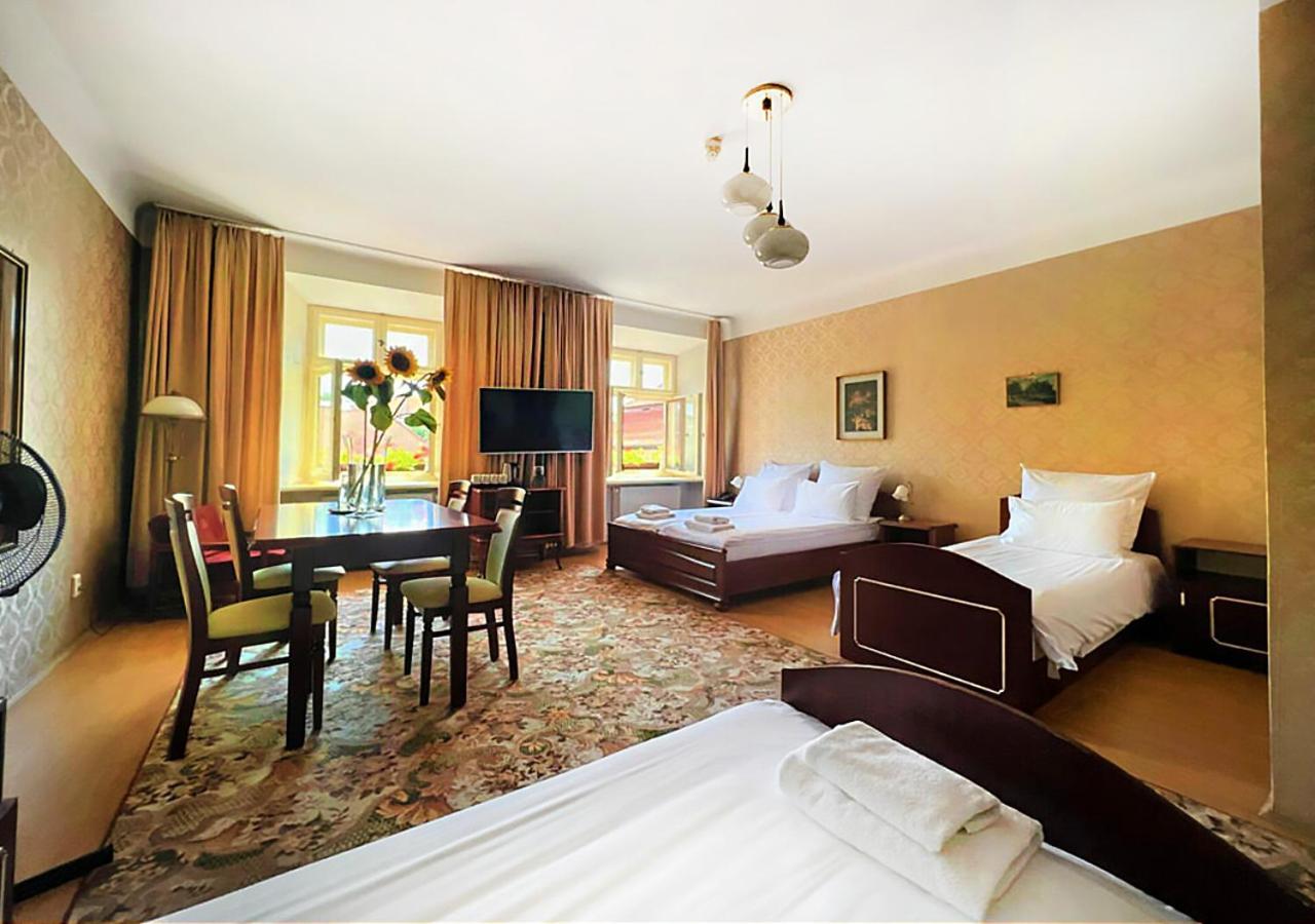 Pollera Hotel